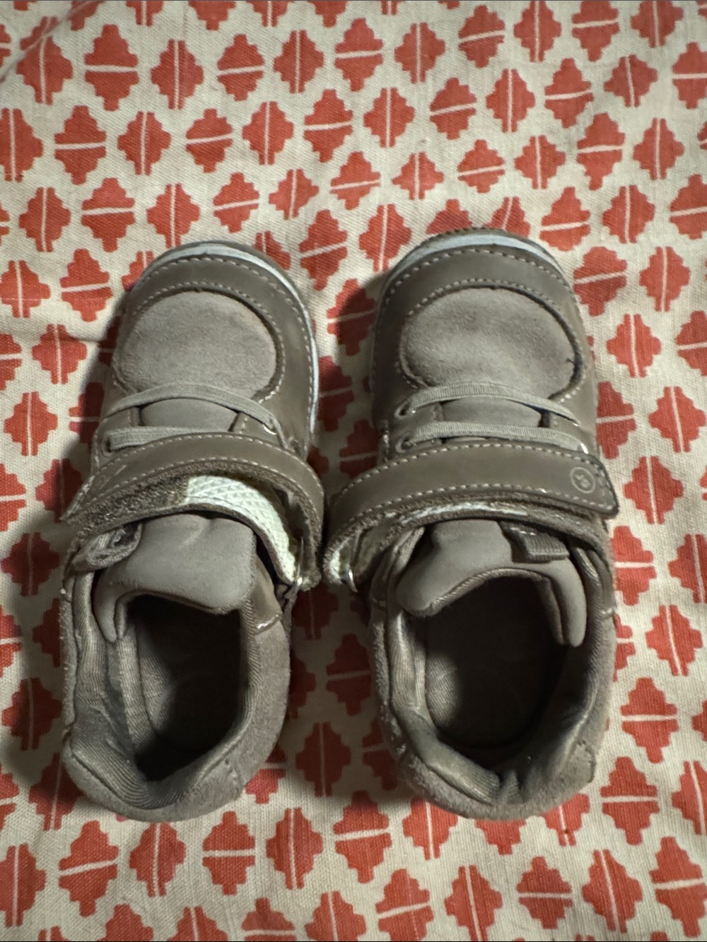 Toddler Neutral Taupe Hook-and-Loop Sneakers Stride Rite size 9.5 Wide